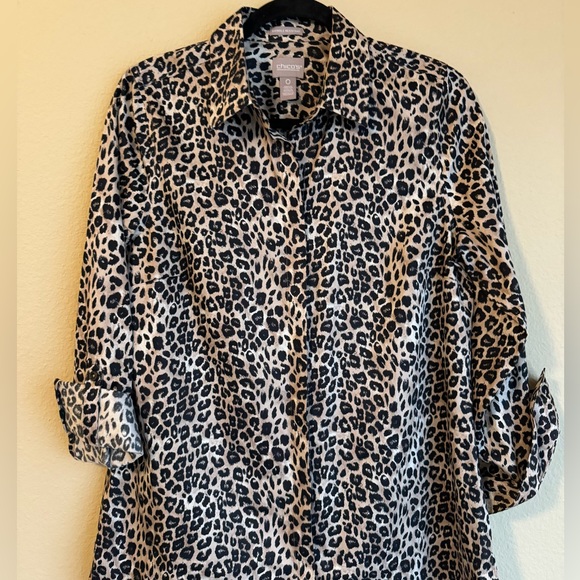 Chico’s wrinkle resistant leopard print button down shirt - Picture 2 of 3